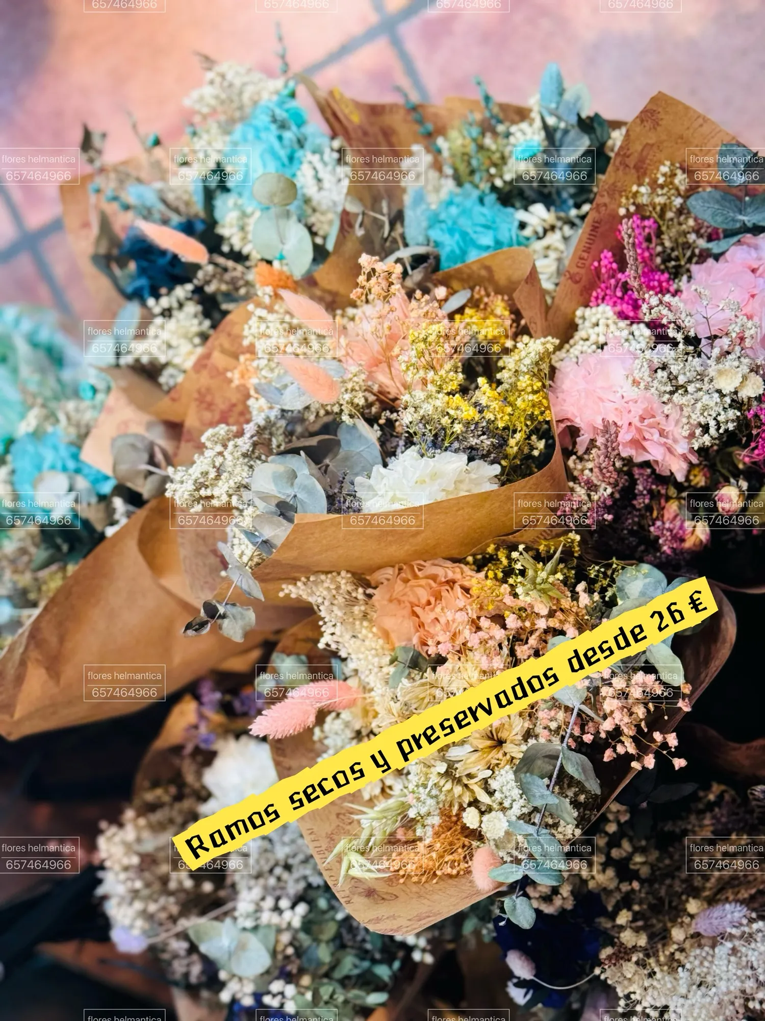Centro floral funerario solemne en tonos blancos — Flores Helmántica